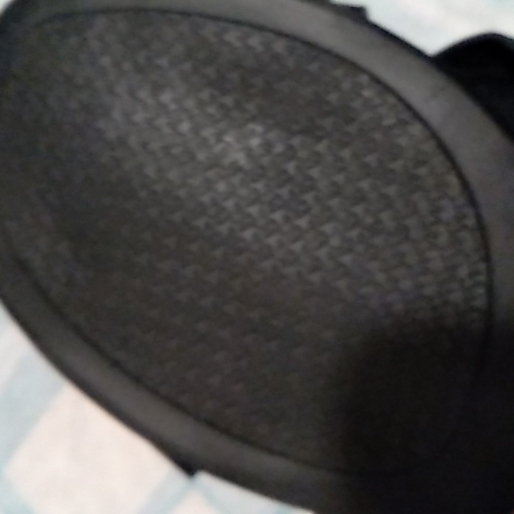 Black Comfortview Sandels. 7.5 wide. - Picture 13 of 16